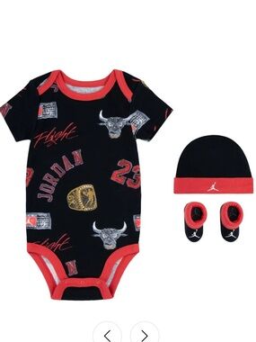 Jordan Infant Bulls Logo 3 Piece Set- Bodysuit, Hat & Booties - Black & Red